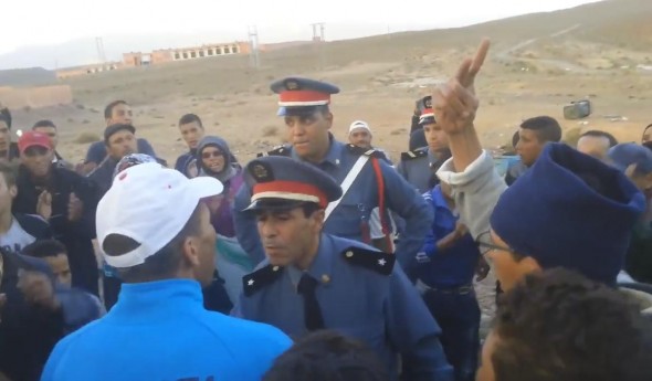 تنغير : ساكنة اكوراي للدرك الملكي بعد اعتقال جلال لعتابي يرفعون شعار “مامصوتينش مامصوتينش” + فيديو