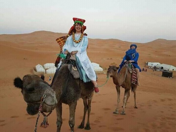 سائحان يابانيان يروجان “للعرس الخباشي” كأفضل حفل للزفاف