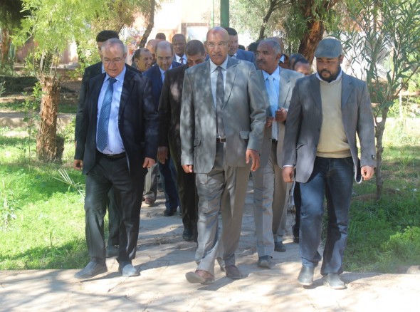 بعد سنوات من التهميش ..والي جهة درعة تافيلالت يعطي الانطلاقة لانجاز فضاء للباعة المتجولين بتنجداد ويطلع على سير مشاريع اخرى
