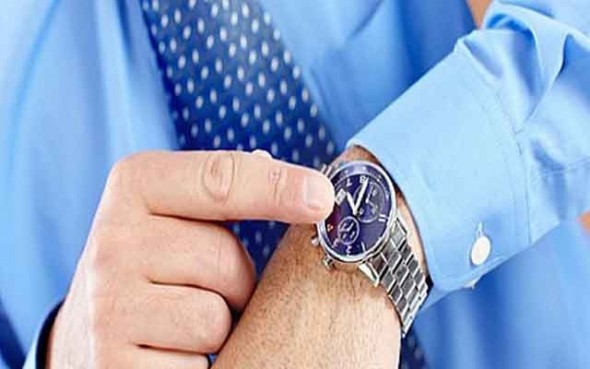اضافة 60 دقيقة إلى توقيت المملكة يوم الأحد المقبل