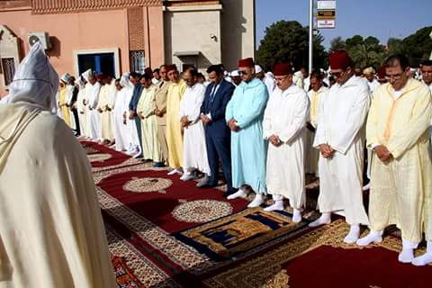 ساكنة تنغير تؤدي صلاة عيد الفطر وتتبادل التهاني