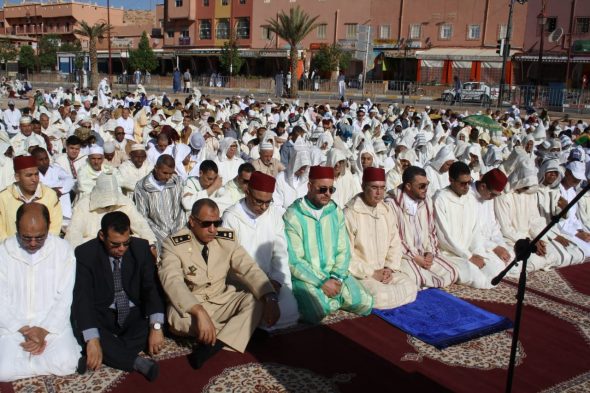 ساكنة تنغير تؤدي شعائر صلاة عيد الفطر وتتبادل التهاني