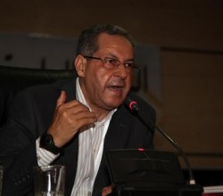 العنصر: كل الأحزاب وسطية وقضية الأمازيغية تحتاج لجنة ملكية