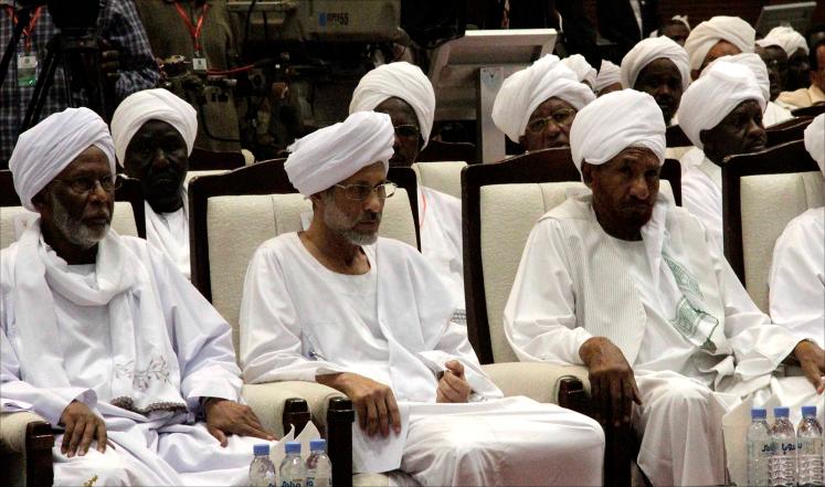 البشير والترابي يشاركان في افتتاح المؤتمر الرابع للحزب الحاكم