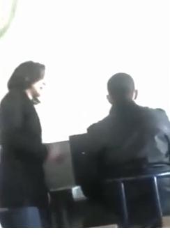 أستاذة لتلميذ: أنت حيوان وعندي الحق نسب ليك مك وجداك وسير عيط للوزير!!