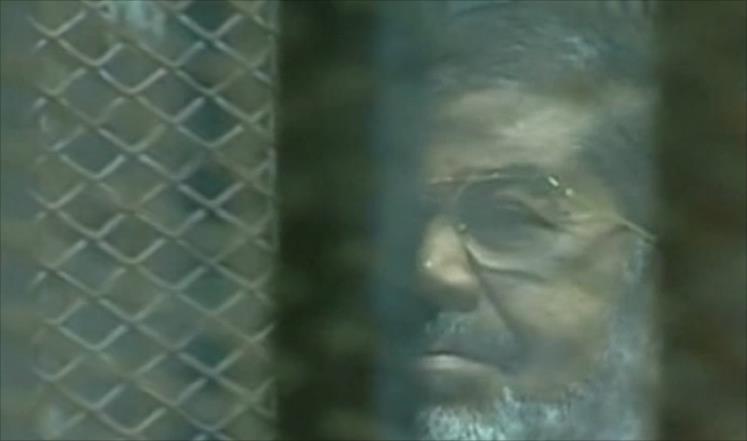 العفو الدولية ورافضو الانقلاب ينددون بالحكم على مرسي