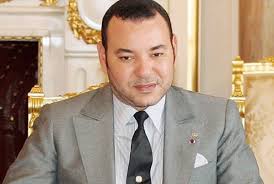 فيديو نادر للملك محمد السادس وهو يزاول اعماله في مكتبه الخاص
