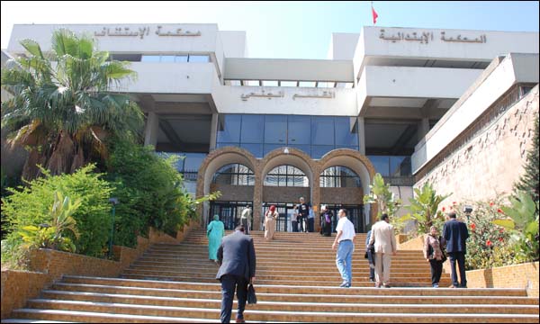 فيديو : محامي مقرب من وزير العدل يهاجم مسؤولين قضائيين بمحاكم البيضاء