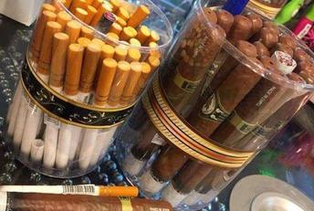 أقلام بأشكال سجائر تستفز أساتذَة طالبوا بمنع ترويجها