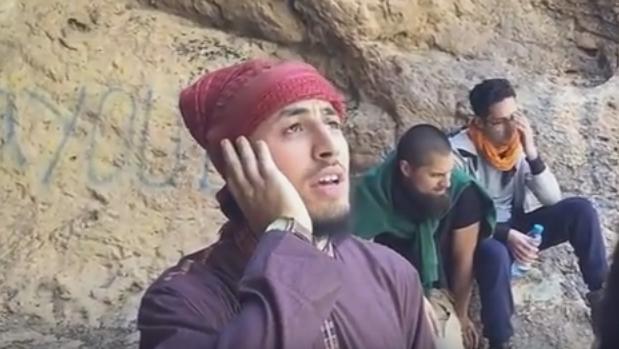 شاب من امستردام يؤذن بمضايق تودغى