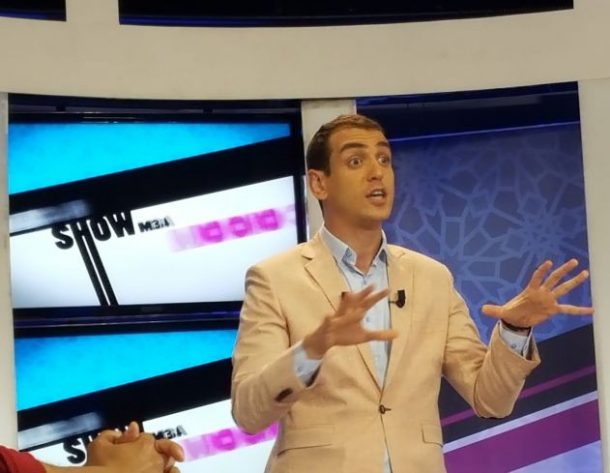 “مومو” يدخل في هستيريا مباشرة بعد علمه بتوقيف برنامجه وهكذا كان ردة فعله