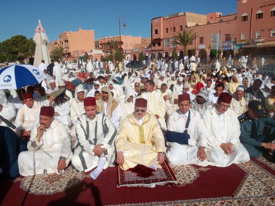 تنغير : عامل الاقليم يؤدي صلاة عيد الفطر مع جموع المصلين (+صور)