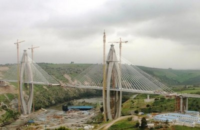 الملك يدشن بالرباط أكبر جسر معلق بإفريقيا ويطلق عليه اسم..