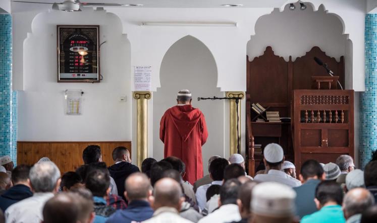 مسلمو فرنسا ينفون علاقة مساجدهم بالإرهاب