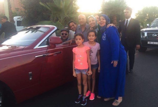 لأول مرة.. « سلفي » للملك محمد السادس رفقة مراكشيين في مدينة البهجة