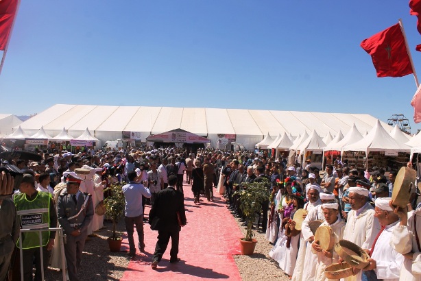 مهرجان الورود بقلعة مكونة يقترب من المأسسة