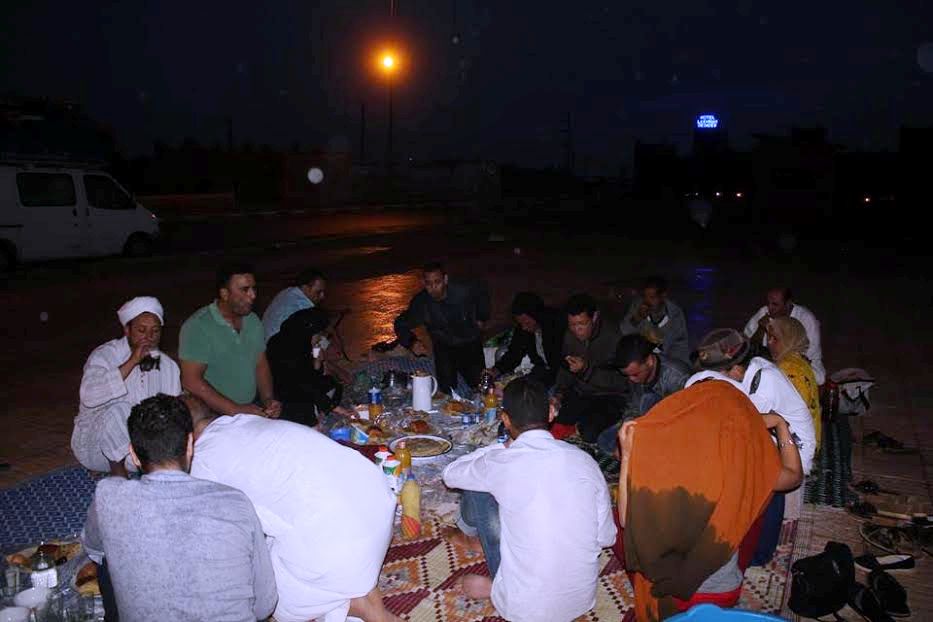 افطار جماعي تحت المطر ضد الفساد بتنغير‎