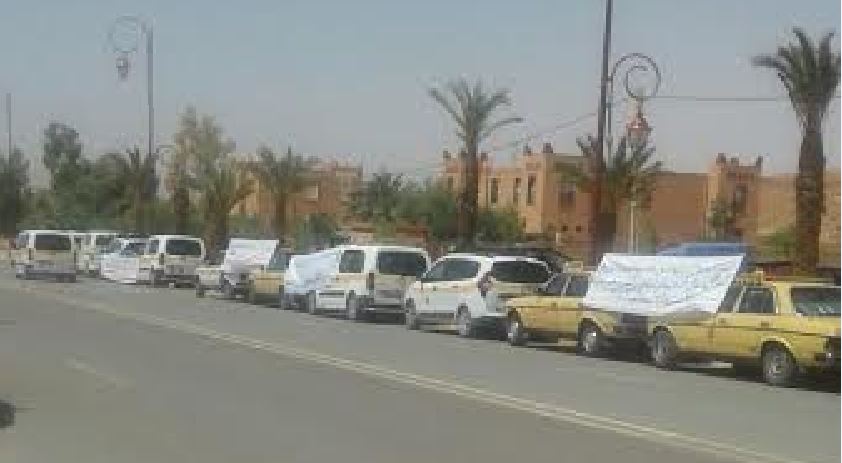 لهذه الأسباب أرباب سيارات الأجرة الكبيرة بتنغير يعلنون التصعيد مجددا + بيان