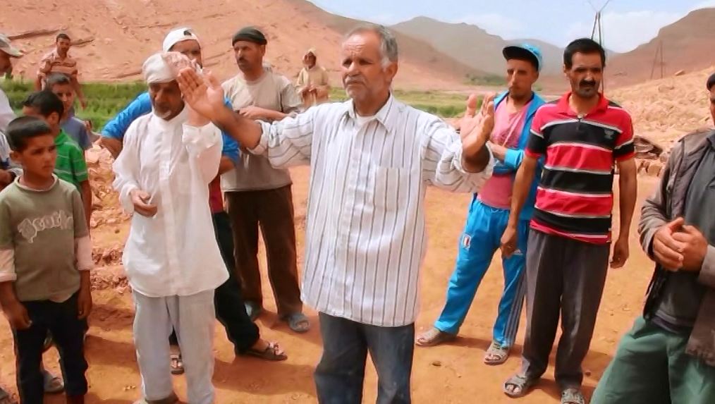 بالفيديو … مؤثر…. زايد تقرايوت يدمع الحاضرين في جنازة الطفلة ‘خديجة اوعدو’ بايت هاني