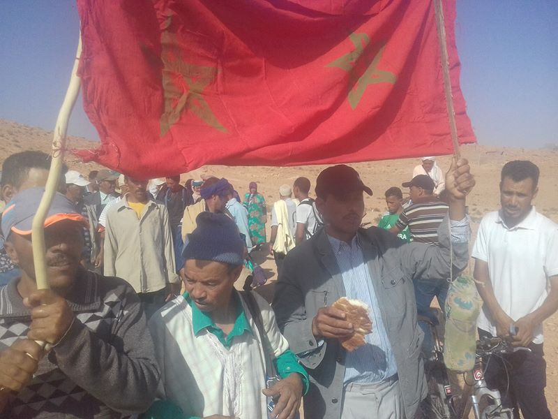ساكنة قبيلة تورتيت “بأغبابو نكردوس” تنظم مسيرة إحتجاجية مشيا على الأقدام نحو عمالة تنغير + فيديو