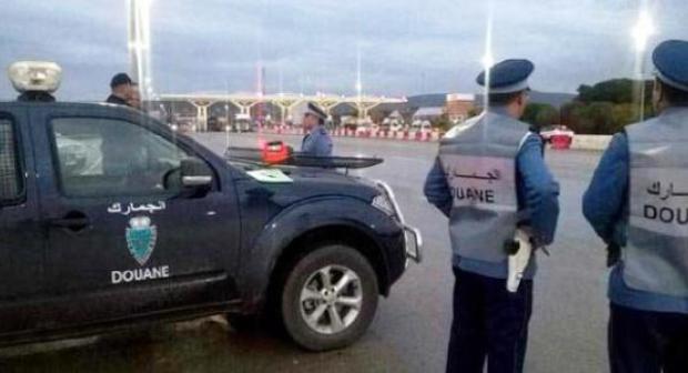تهريب 4635 هاتفا ذكيا من دبي يطيح بمسؤولين جمركيين، ووكيل الملك يودع مسؤولا بشركة للتعشير السجن.