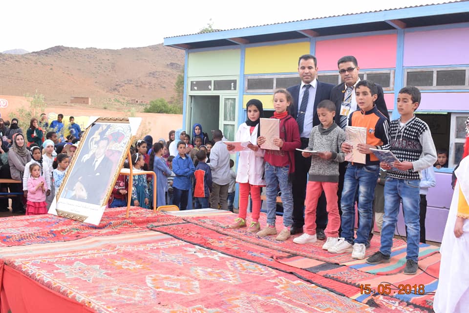 المديرية الإقليمية تنغير: تتويج التلاميذ المتفوقين بمجموعة مدارس أمجدادار بجماعة اكنيون خلال الأسدس الأول من الموسم الدراسي.