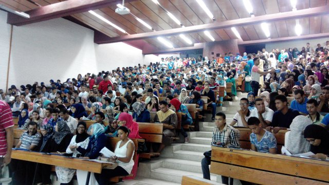 نصف الطلبة المغاربة يغادرون مدرجات الجامعة بدون الحصول على شهادة