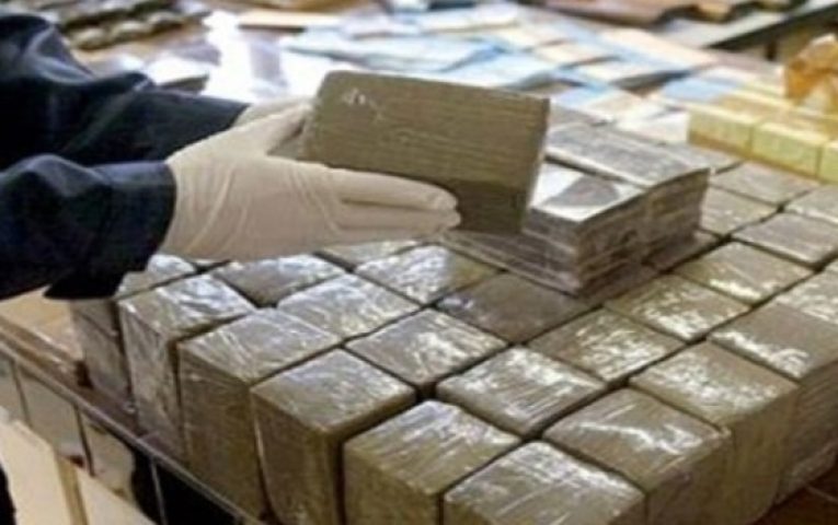 ورزازات …حجز طن و350 كيلو من المخدرات و83 مليون وتوقيف خمسة أشخاص