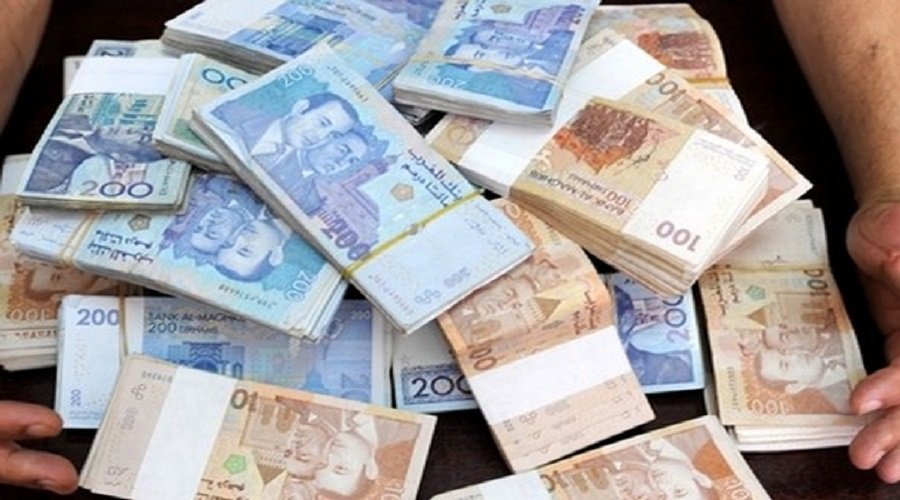 مسؤول كبير بإدارة الضرائب متهم بإختلاس أربعة ملايير سنتيم رفقة عائلته