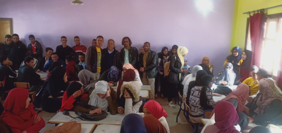 قلعة مكونة : ورشة تكوينية لفائدة التلاميذ حول “أساسيات العمل الصحفي “