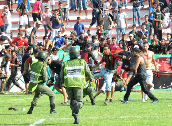 توقيف وإيداع 13 شخصا تحت تدبير الحراسة النظرية على خلفية أحداث الشغب التي أعقبت مباراة كرة القدم بين الجيش الملكي والرجاء البيضاوي