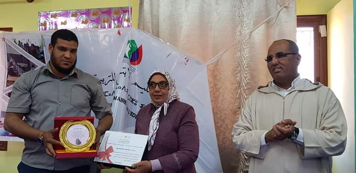 زاكورة..تكريم الأستاذة بشرى بنحجي بمناسبة اليوم العالمي للمرأة بايت بوداود