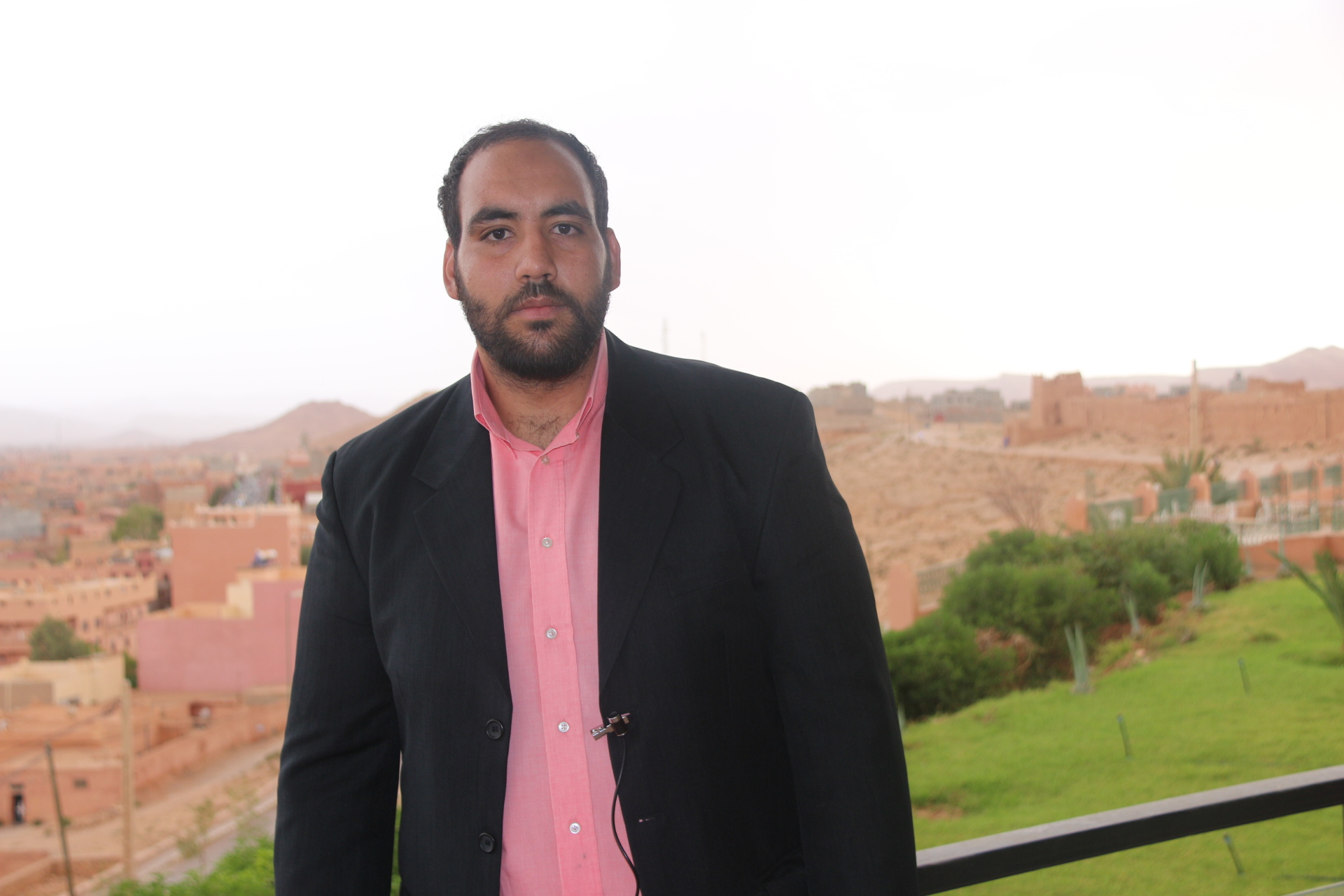 “برنامج حوار مع يستضيف الكاتب ابن مدينة تنغير “عبد الغني دحاوي