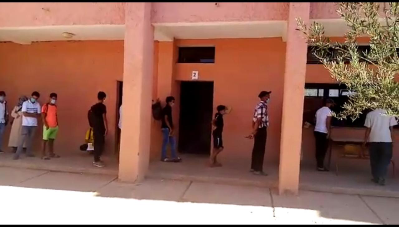 فيديو لعملية التسجيل وإعادة التسجيل بثانوية بومالن دادس في ظل تدابير احترازية
