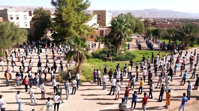 في زمن كورونا .. شاهد تحية العلم بمدرسة عمومية مغربية