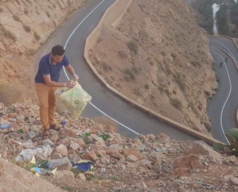 بومالن دادس .. مبادرة شبابية لتنقية منعرجات تسضرين من الأزبال