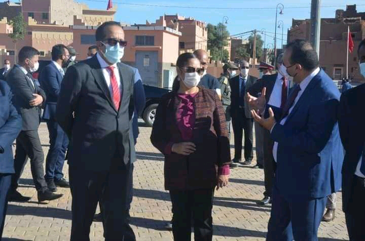الوزيرة بوشارب …..في زيارة ميدانية لعدد من المشاريع بإقليم زاكورة