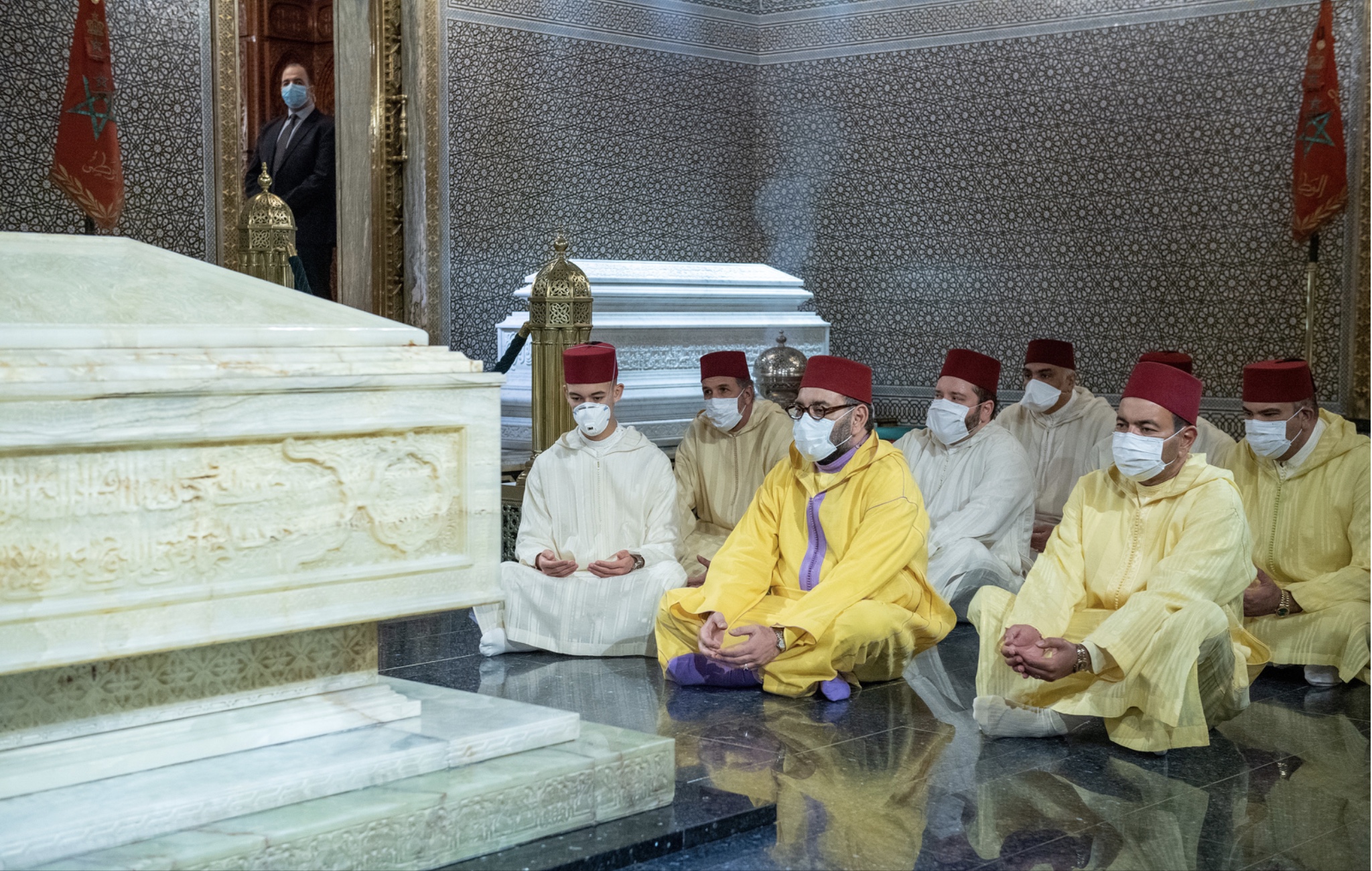 الملك محمد السادس يترحم على روح المغفور له الملك الحسن الثاني طيب الله ثراه