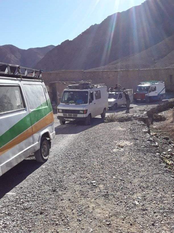 ورزازات..غياب الطريق و لامبالاة المسؤولين تخرج الساكنة للإحتجاج بجماعة امي نولاون