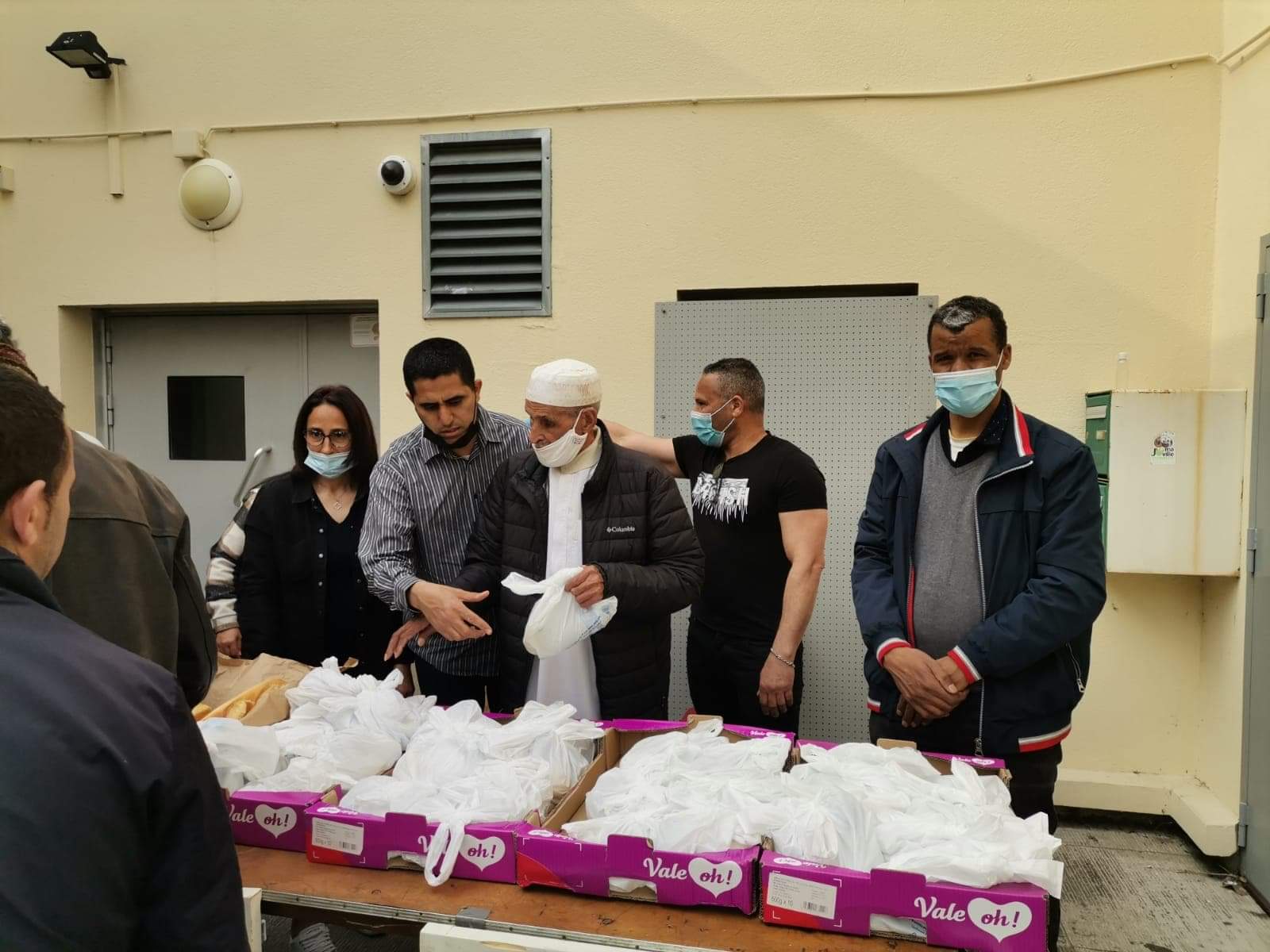 جمعيات مغربية بمدينة مونط لاجولي بفرنسا تحتل الصدارة في إفطار الصائمين