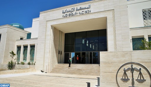 الفيديو الموثق لاعتداء على شخص بأحد شواطئ الفنيدق .. إخضاع المعتدي ومرافقيه لتدابير الحراسة النظرية