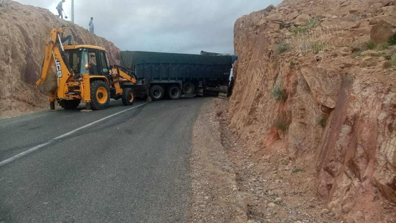 شلل بالطريق المدارية بومالن ايت ايحيا