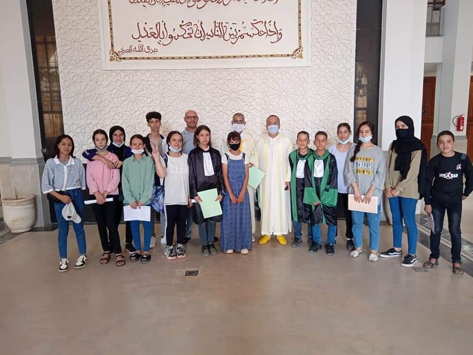 ورشة المسرح المدرسي تجسد مسرحية “محاكمة سيجارة” بالمحكمة الابتدائية بتنغير