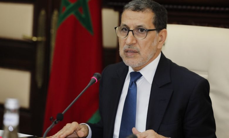 رئيس الحكومة ينفي صدور قرار يمنع التنقل بين المدن