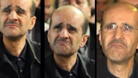 مواطنون يرفعون شعار إرحل في وجه الأزمي