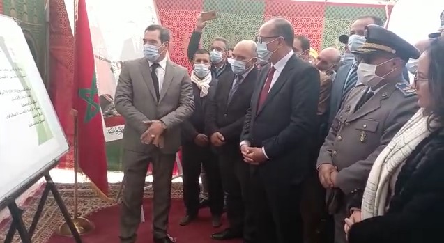 عامل إقليم ميدلت يدشن ملعبين للقرب ببوزمو واميلشيل