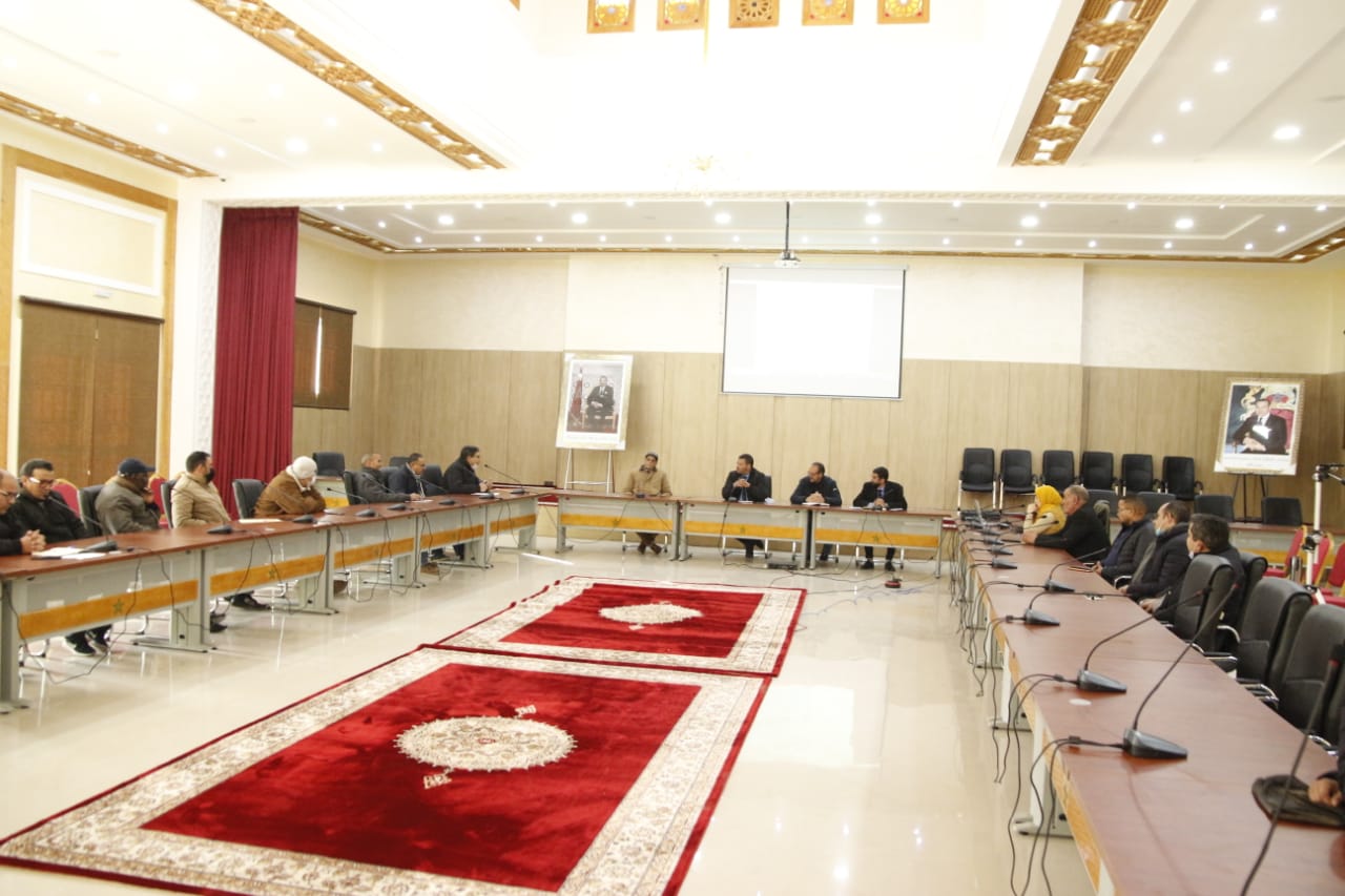 جماعة تنغير تطلق ثلاث برامج تهم قطاع النظافة و الانارة العمومية و المساحات الخضراء