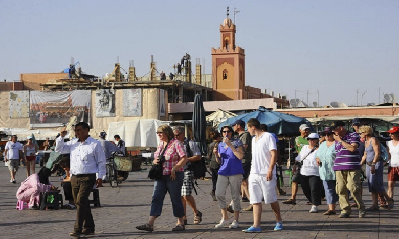 نشطاء يردون على موجة التنمر و السخرية من مرشد سياحي من تنغير