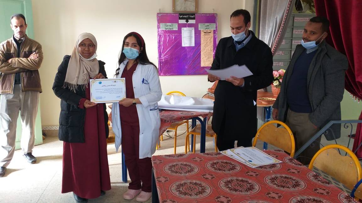 زاكورة..تنظيم قافلة طبية لفائدة تلميذات وتلاميذ ثانوية الرازي التأهيلية بتزولين
