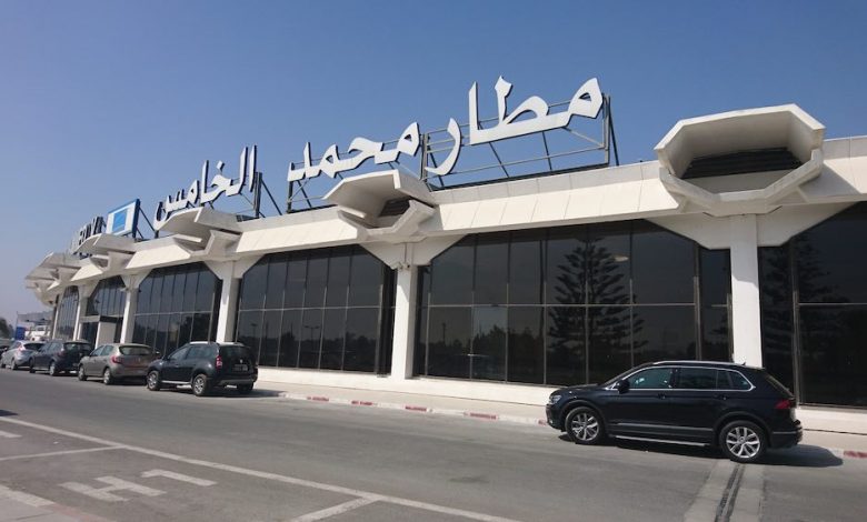 إعادة فتح المجال الجوي.. فرحة عارمة لأفراد الجالية المغربية لدى وصولهم إلى مطار محمد الخامس
